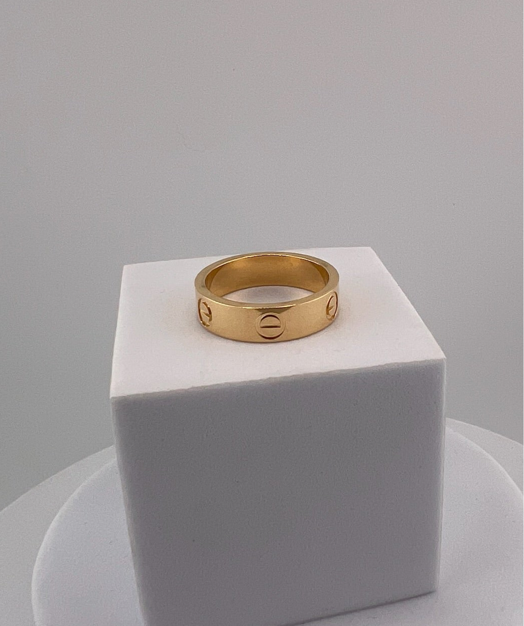 18k gold ring with screw markings, semi solid