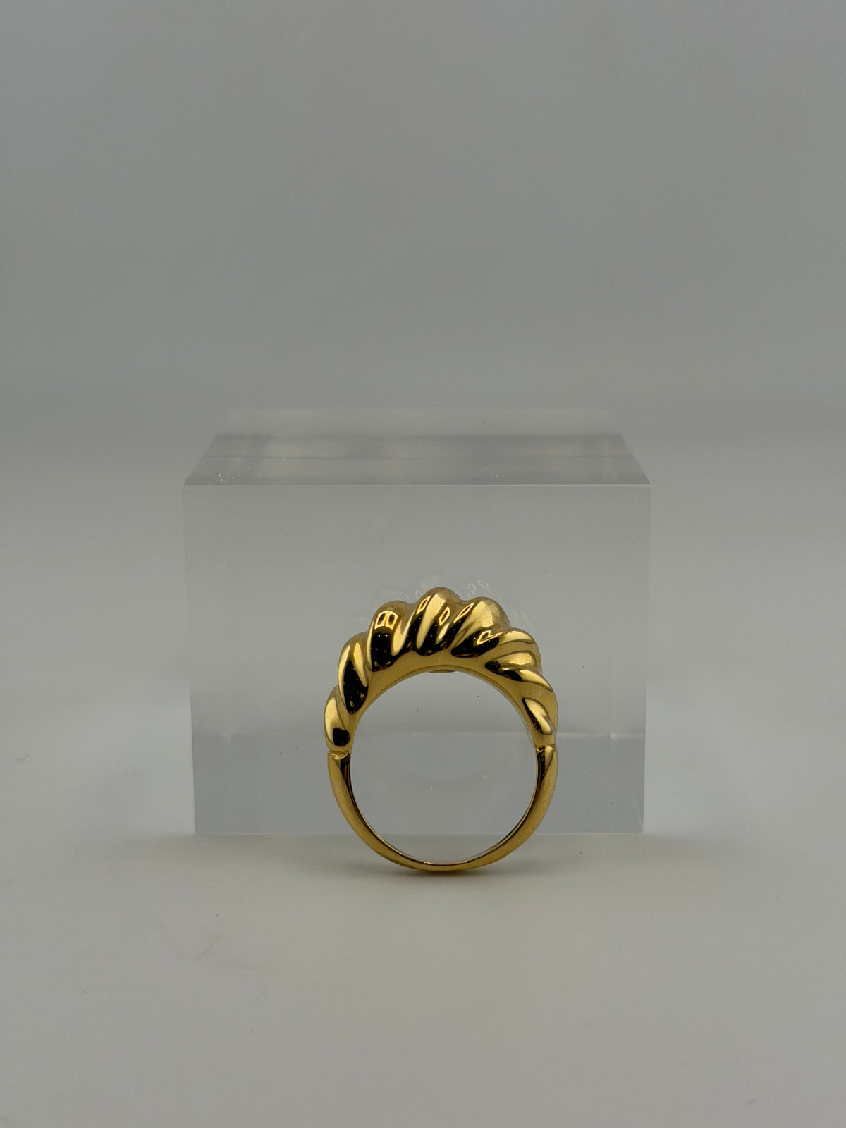 SOLVYR — Sculptural 18K Gold Ring - Image 2