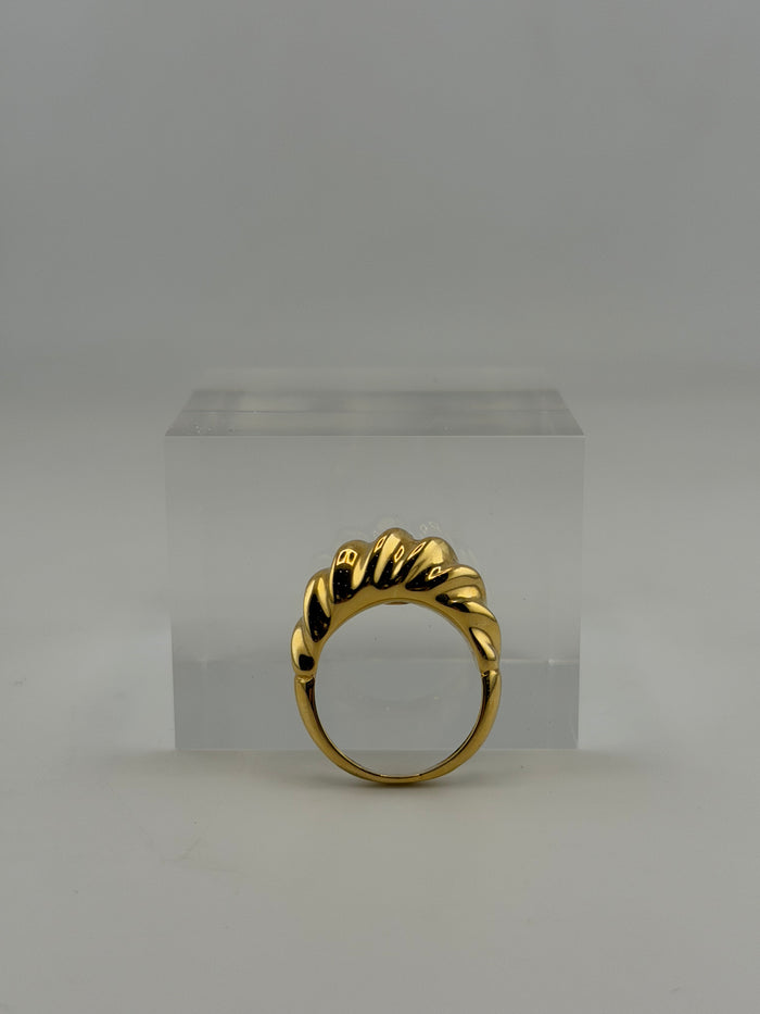 SOLVYR — Sculptural 18K Gold Ring