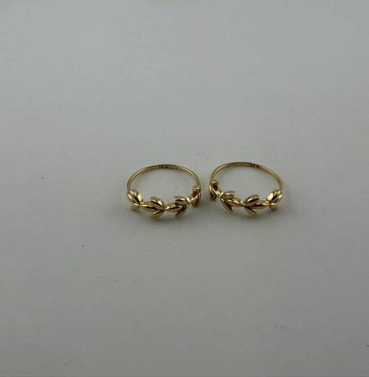 Dainty ring leaf solid 18k gold