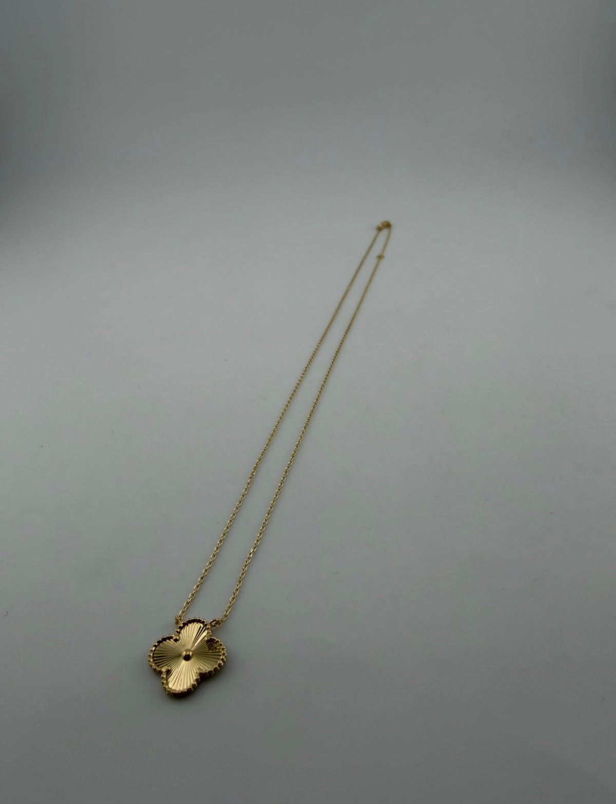 Solid 18k gold clover necklace, 12mm pendant - Image 3