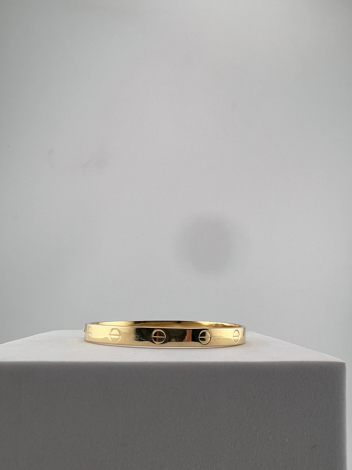 Bangle that opens with a screw, 18k gold, hollow, regular width