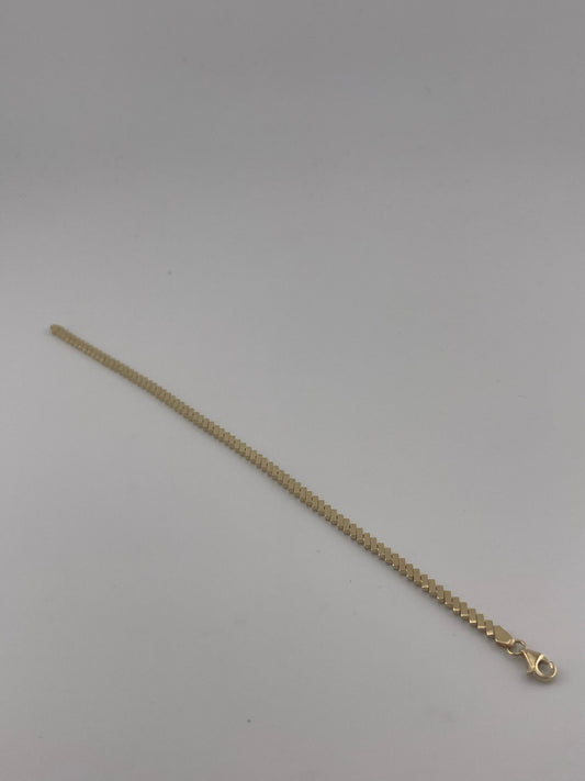 Flat bracelet