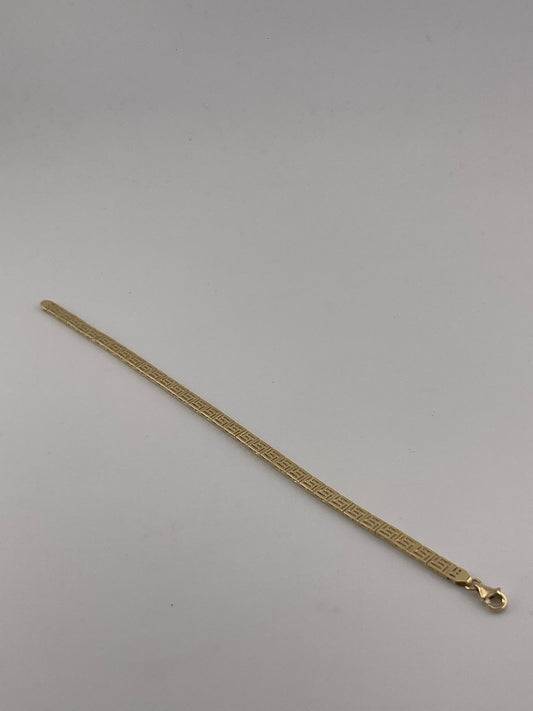 Flat detailed bracelet