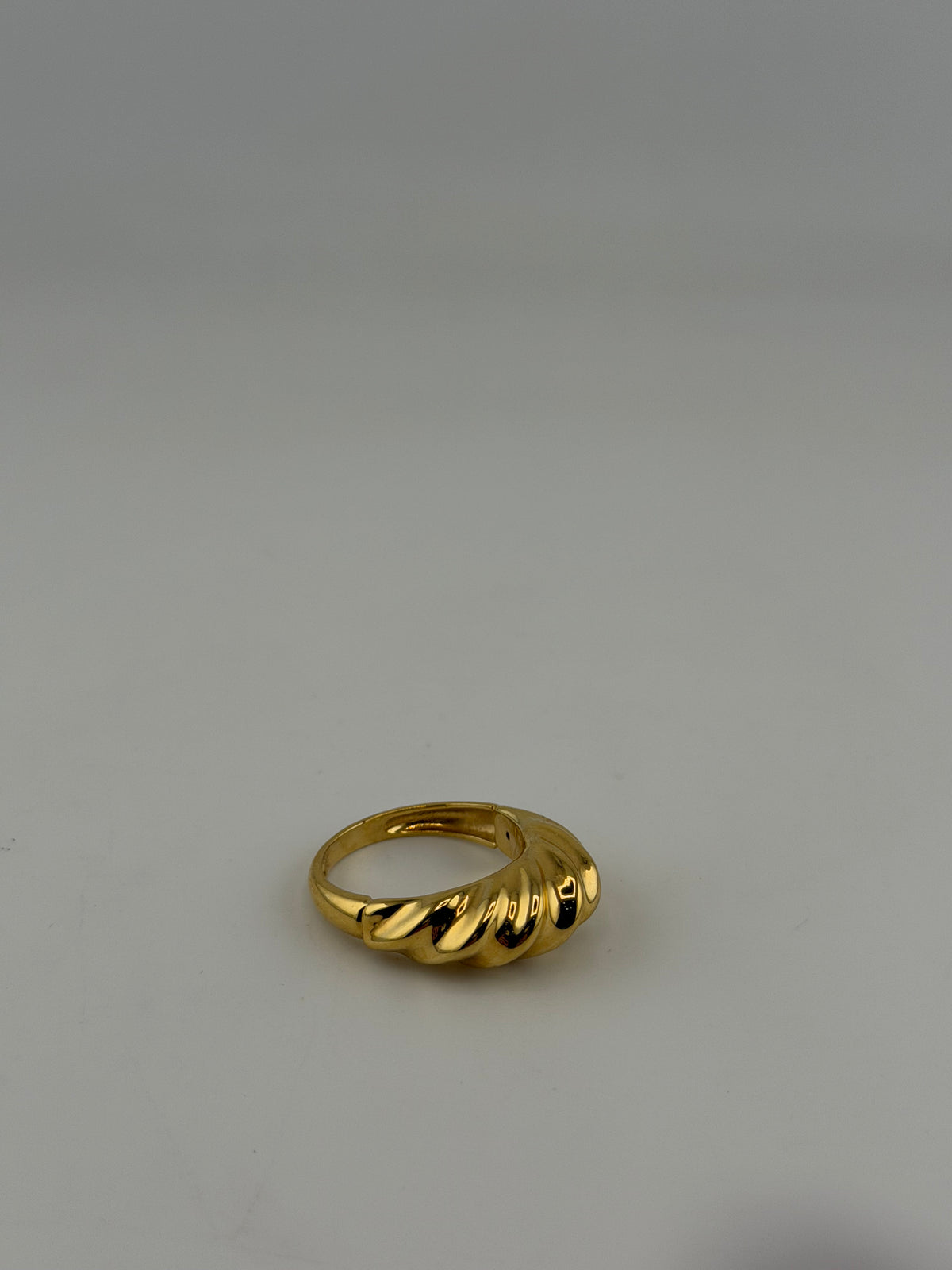 SOLVYR — Sculptural 18K Gold Ring - Image 3