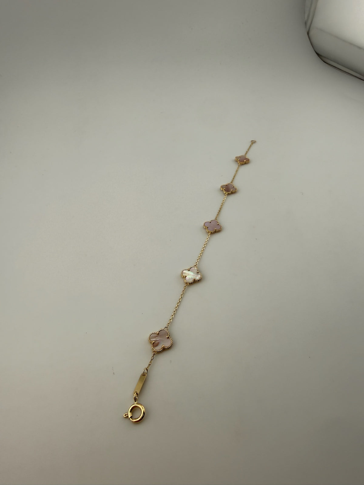 Small 5 clover bracelet solid 18k gold with premium vinyl stones (light pink) - Image 1