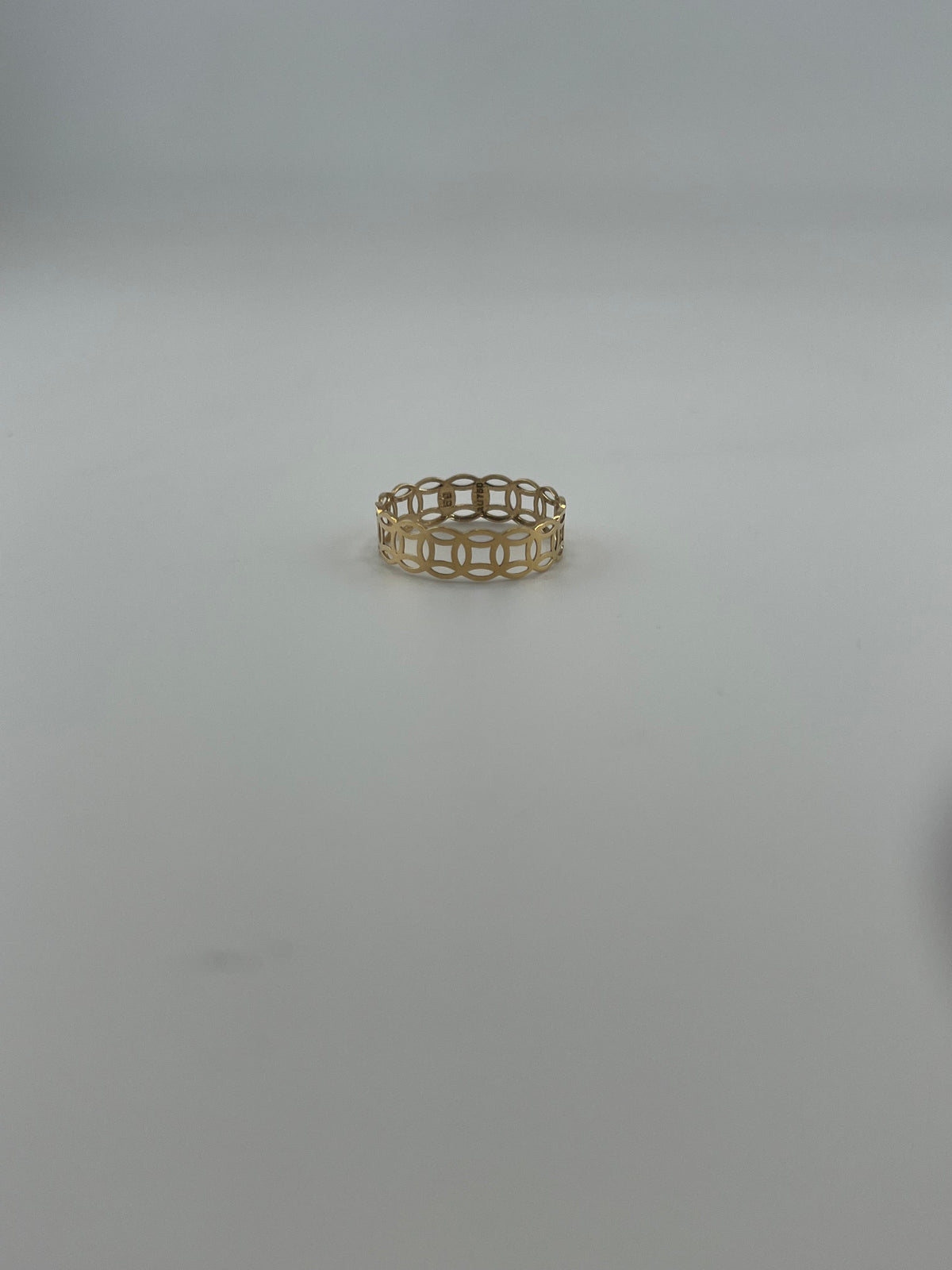 18K Solid Gold Petite Interlocking Circle Lattice Band - Image 2