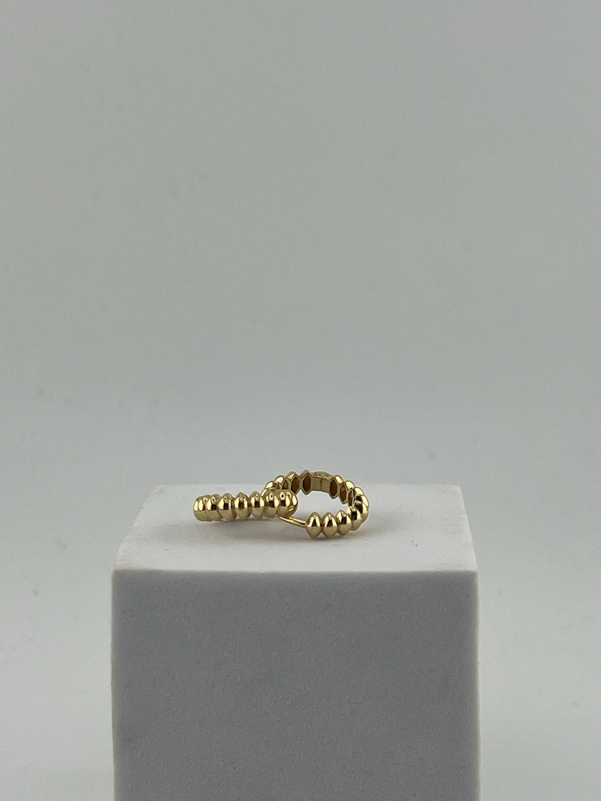 Curved hoop earrings - Image 1