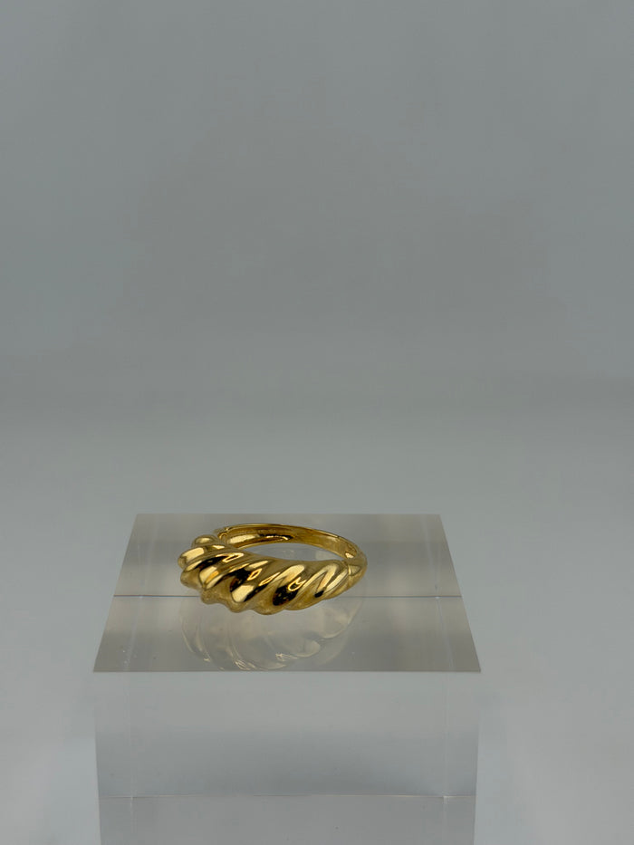 SOLVYR — Sculptural 18K Gold Ring