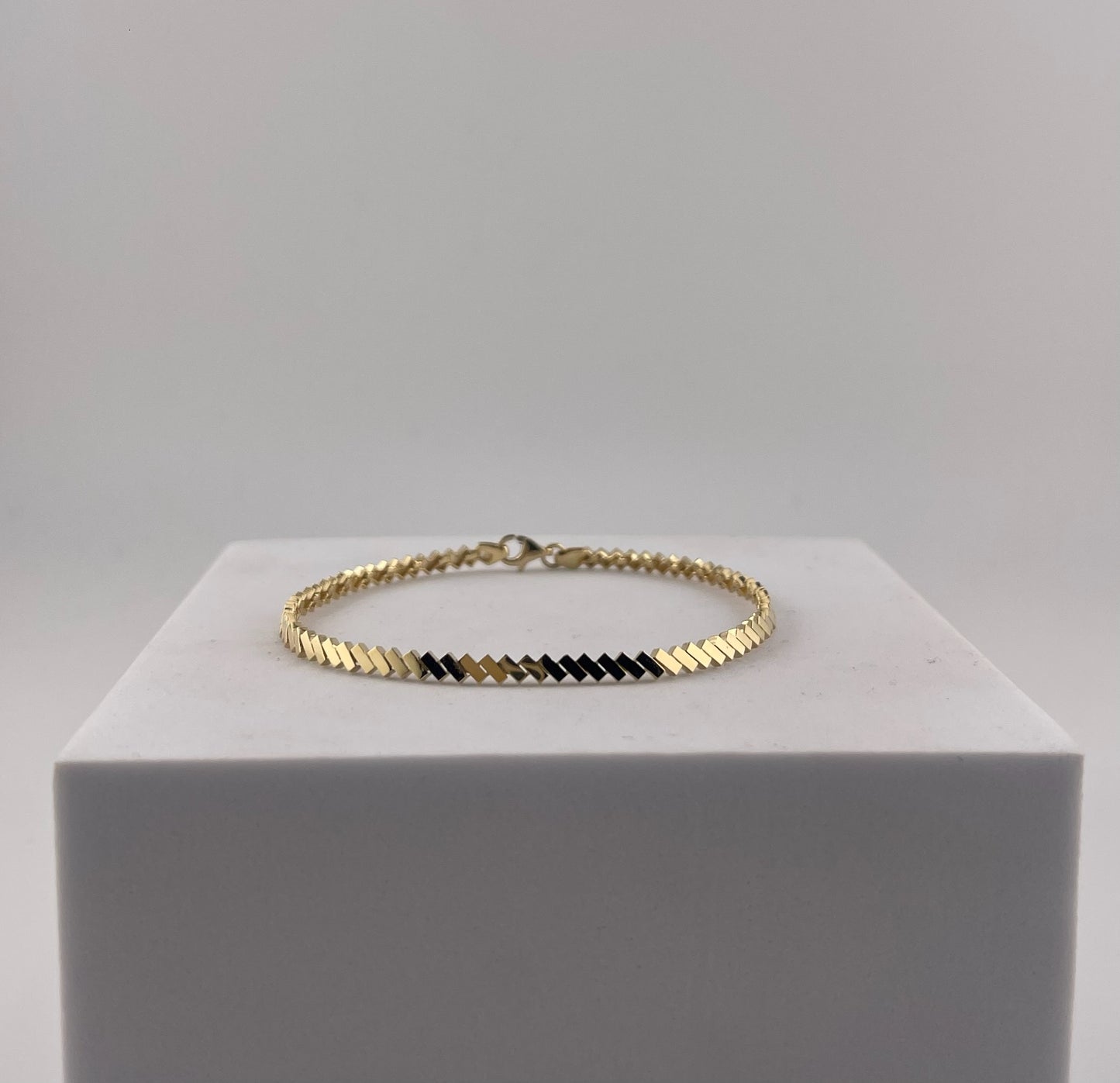 Flat bracelet
