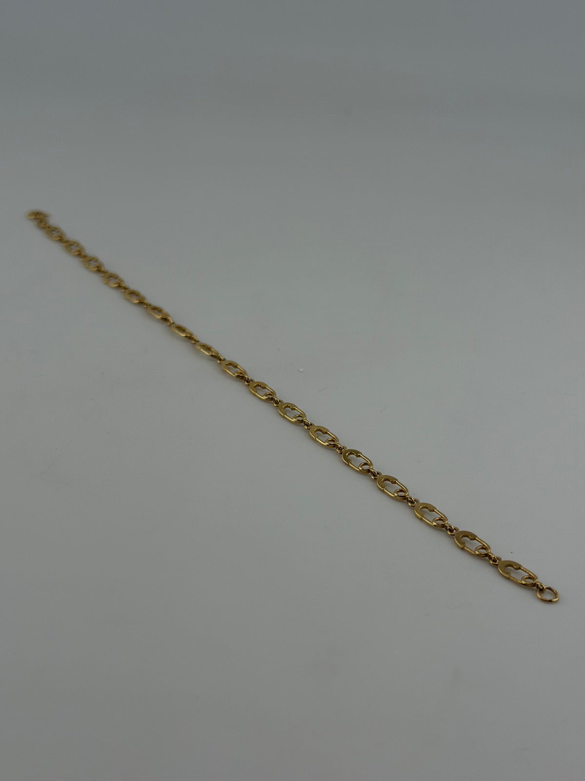 The Aurelia Clip Link Bracelet – 18K Solid Gold - Image 3