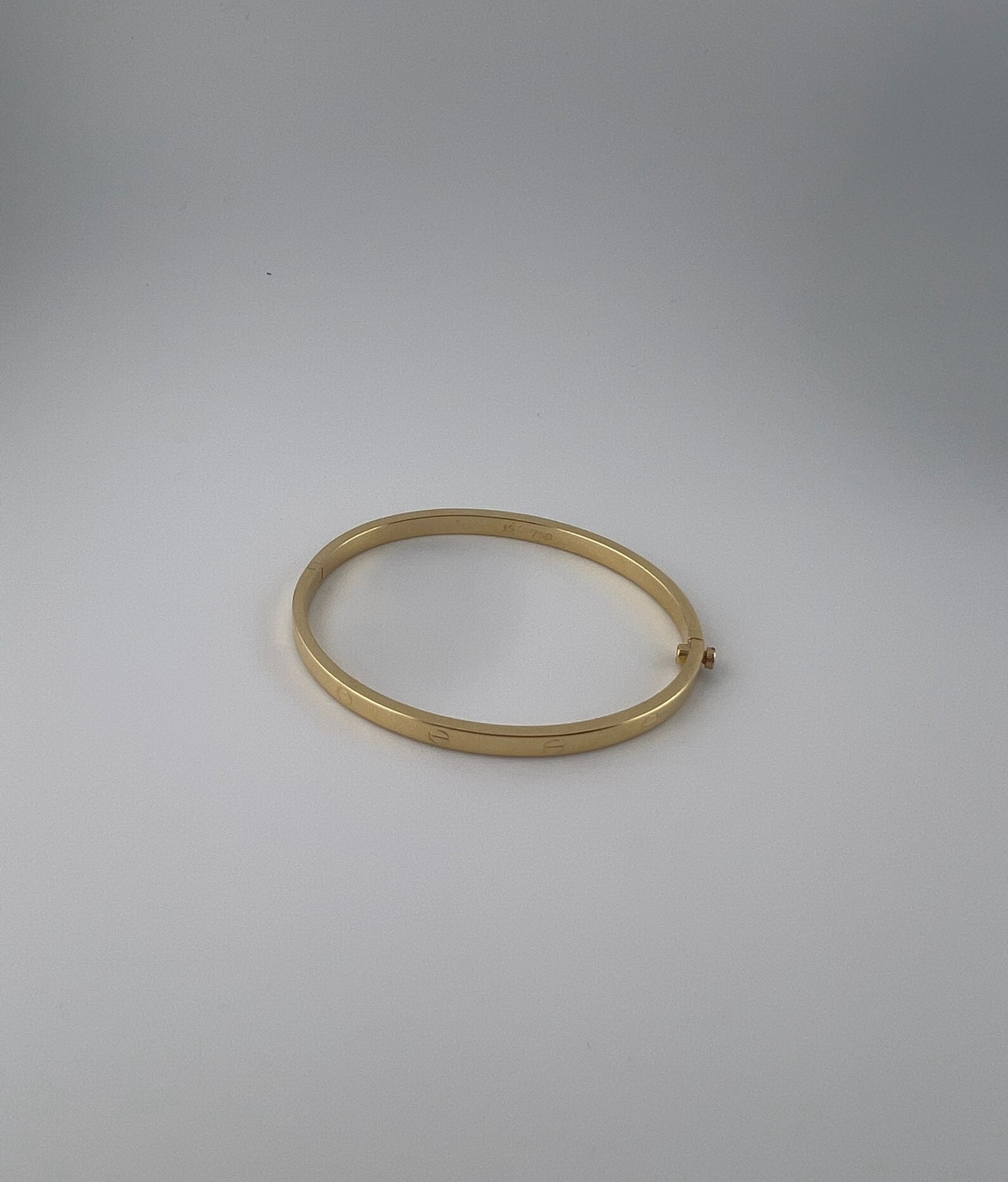 Thin hollow bangle, 18k gold, opens with a screw