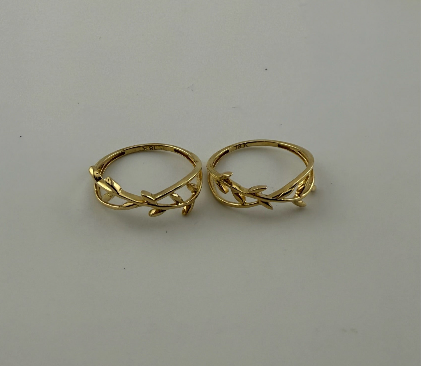Dainty ring leaf solid 18k gold