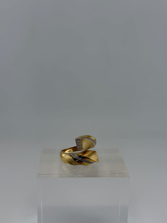 The Royal Twist – 18K Solid Gold Ring
