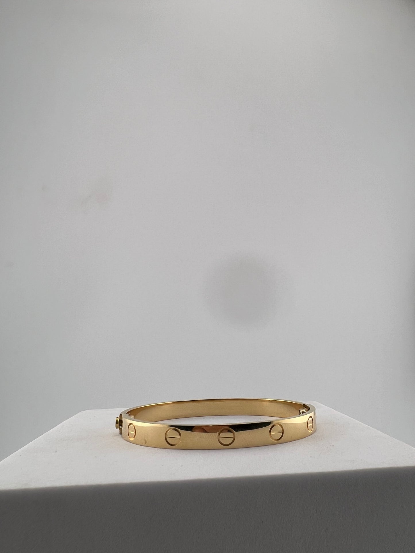 Bangle that opens with a screw, Solid 18k gold, regular width