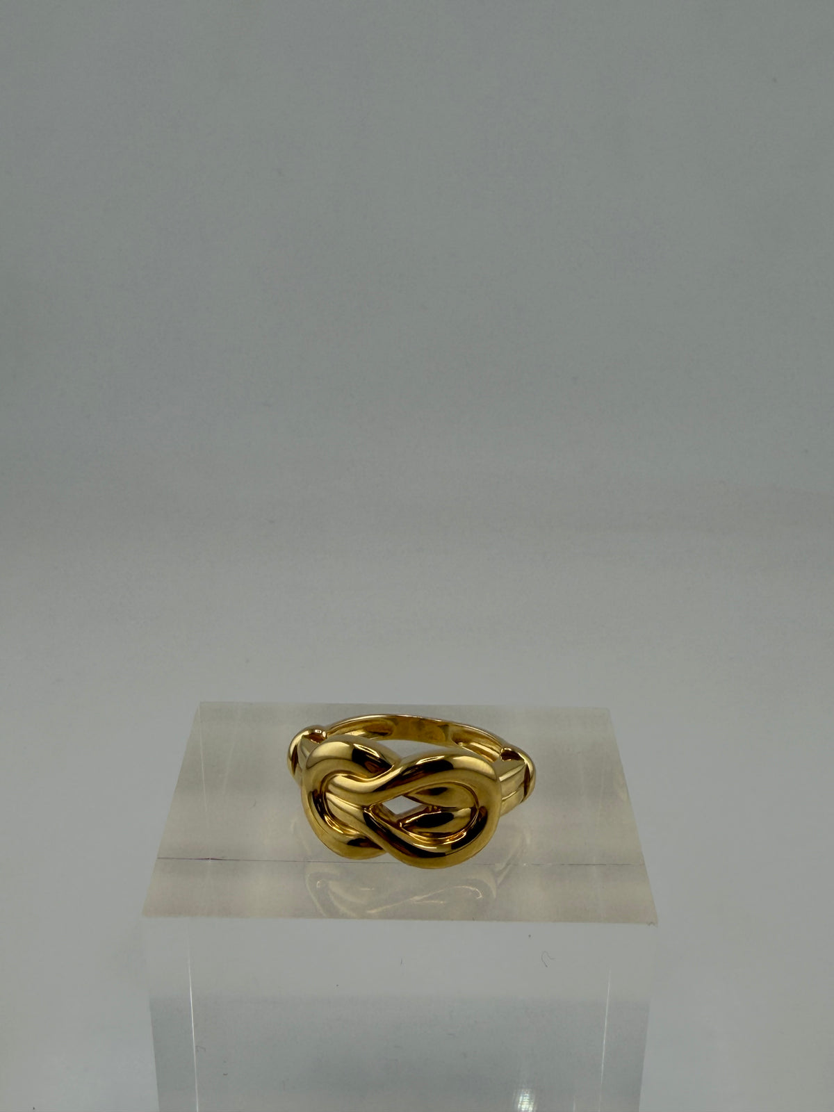 The Eternal Knot Ring — 18K Solid Gold - Image 1