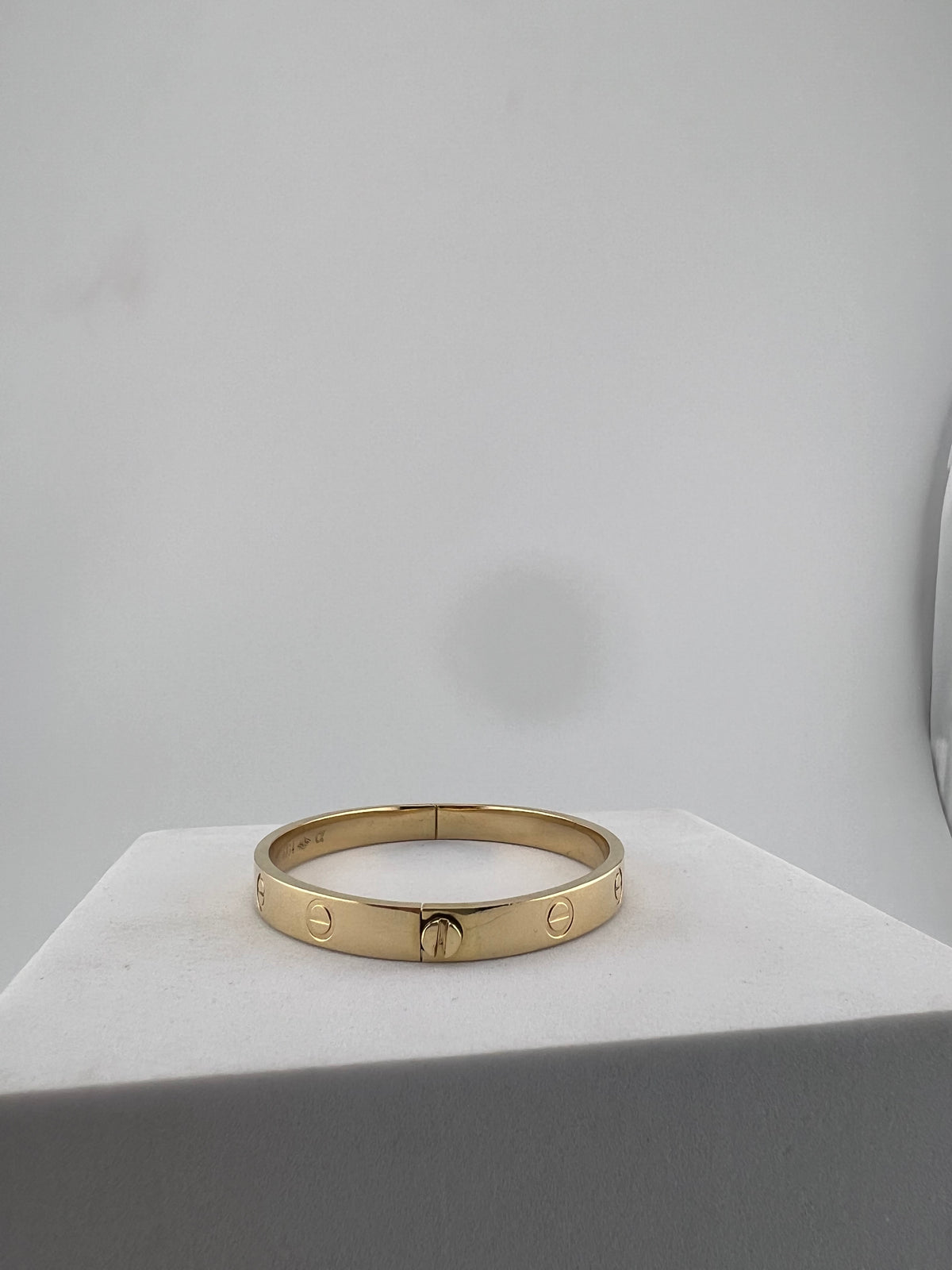 Bangle that opens with a screw, 18k gold, semisolid, regular width - Image 4