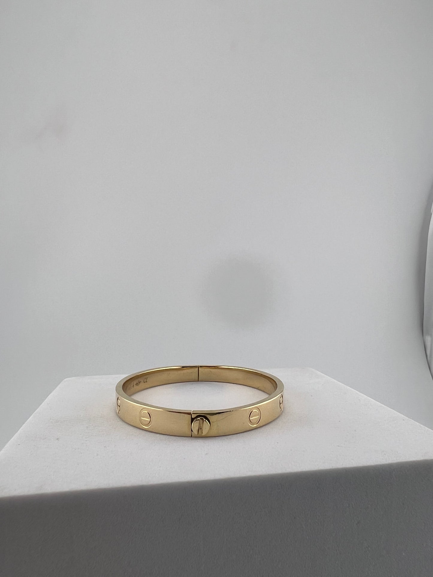 Bangle that opens with a screw, 18k gold, semisolid, regular width