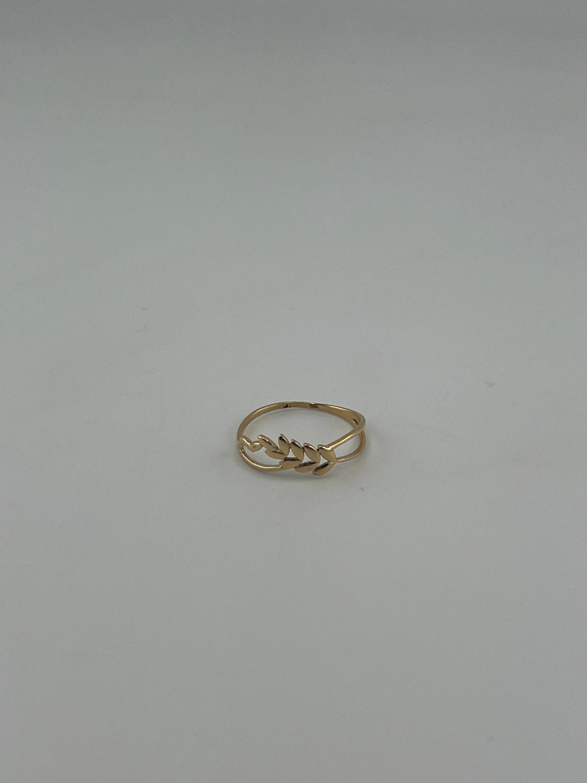 18K Solid Gold Laurel Leaf Ring - Image 1