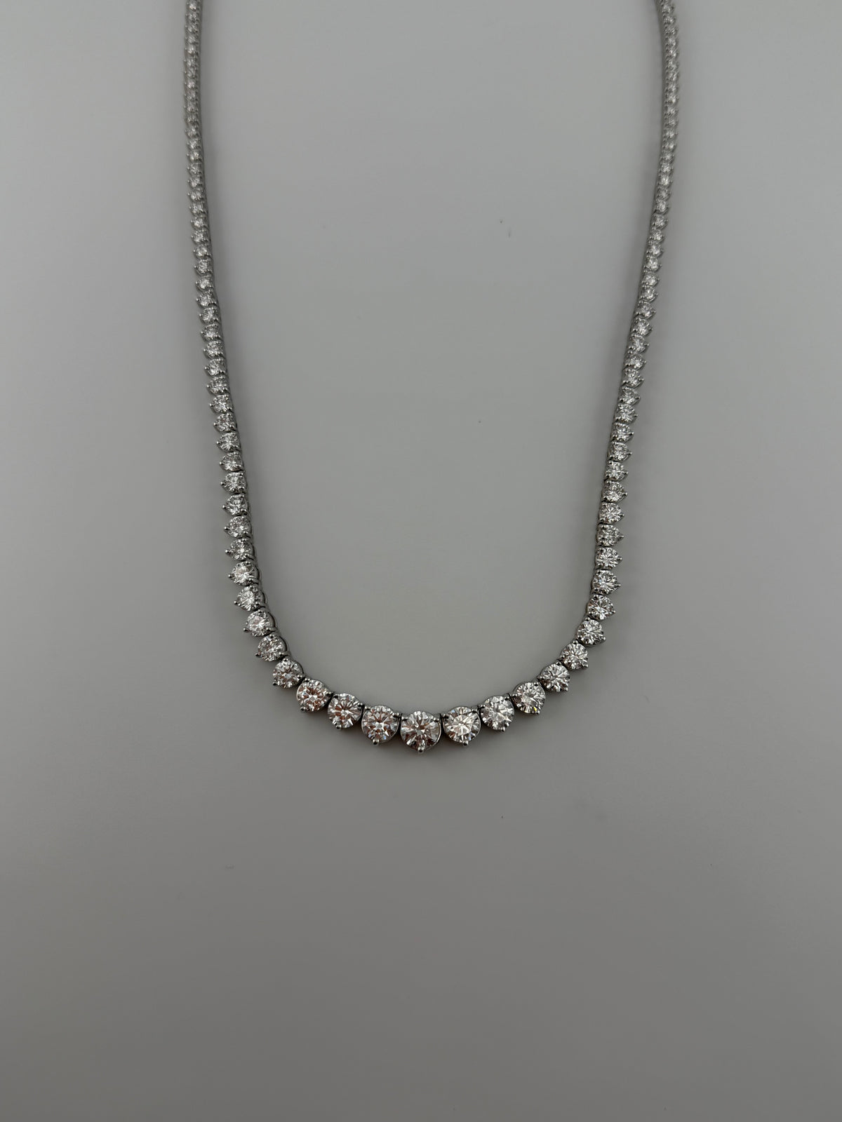 Graduated 17 carat diamond necklace - Image 3