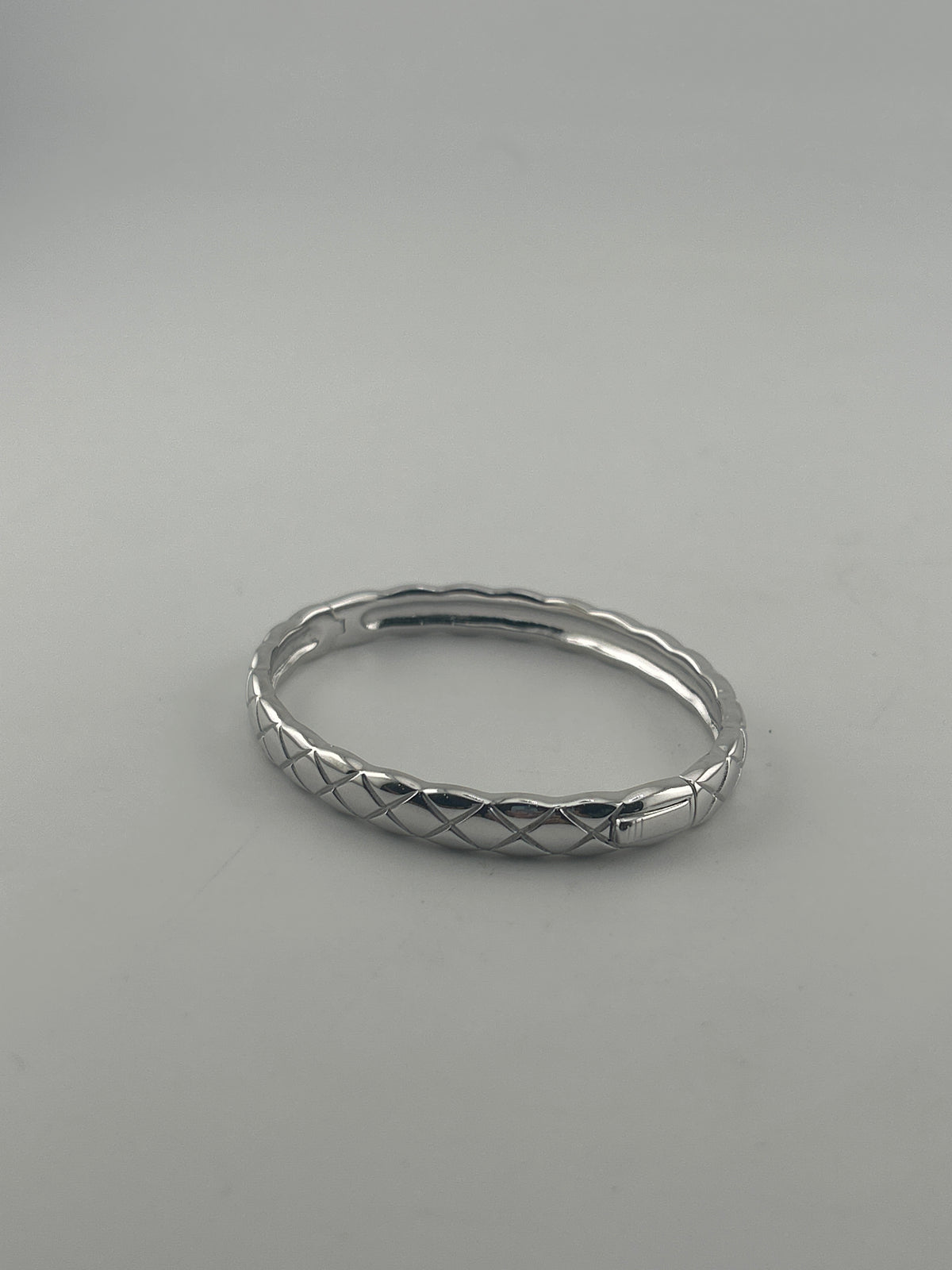 925 sterling Silver Diamond-Cut Crisscross Engraved Bangle - Image 1