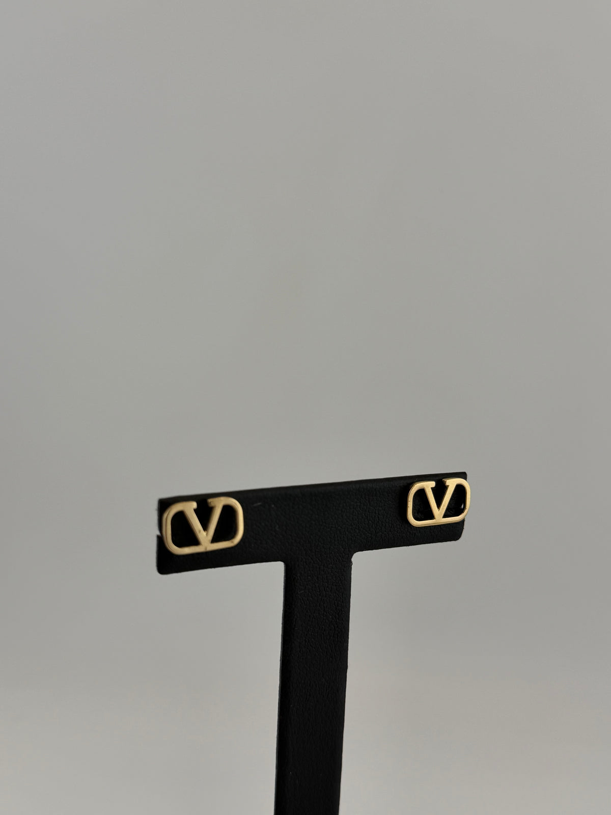 V Signature 18K Solid Gold Stud Earrings - Image 3