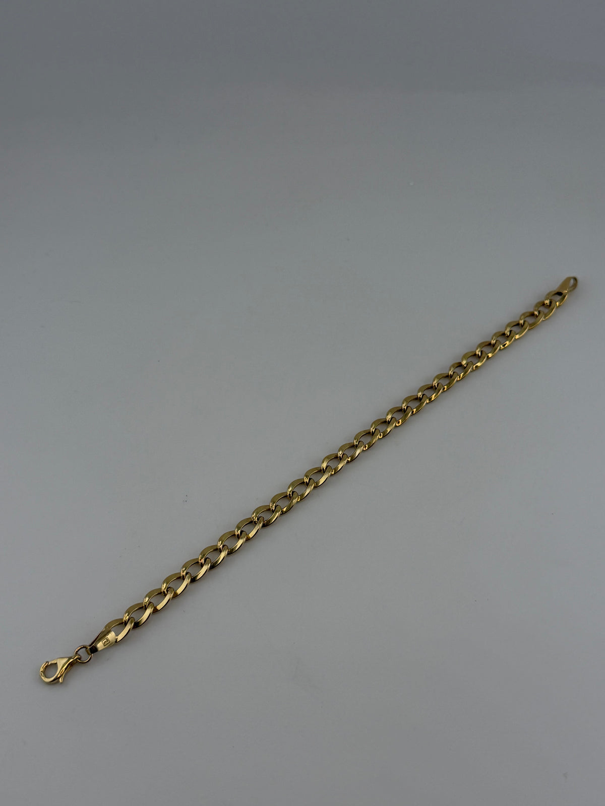 The Aurelio Curb Bracelet
18K Solid Gold | 6mm - Image 1