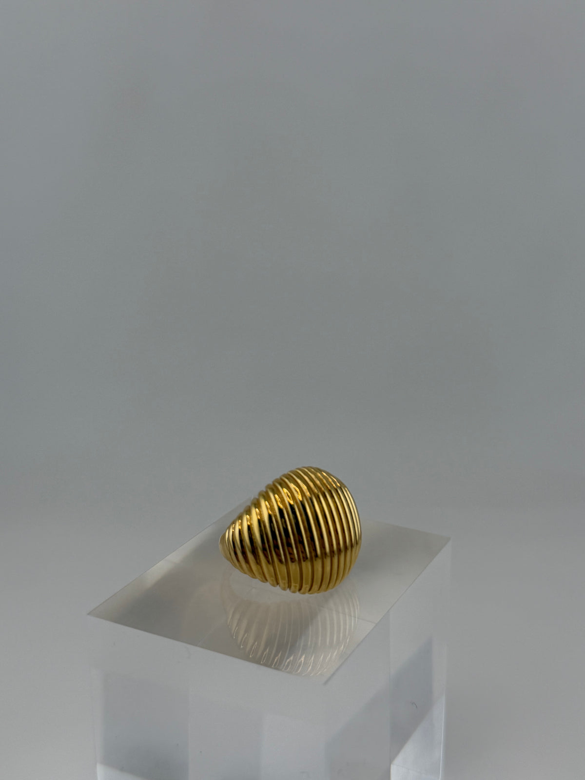Gold shell ring - Image 1