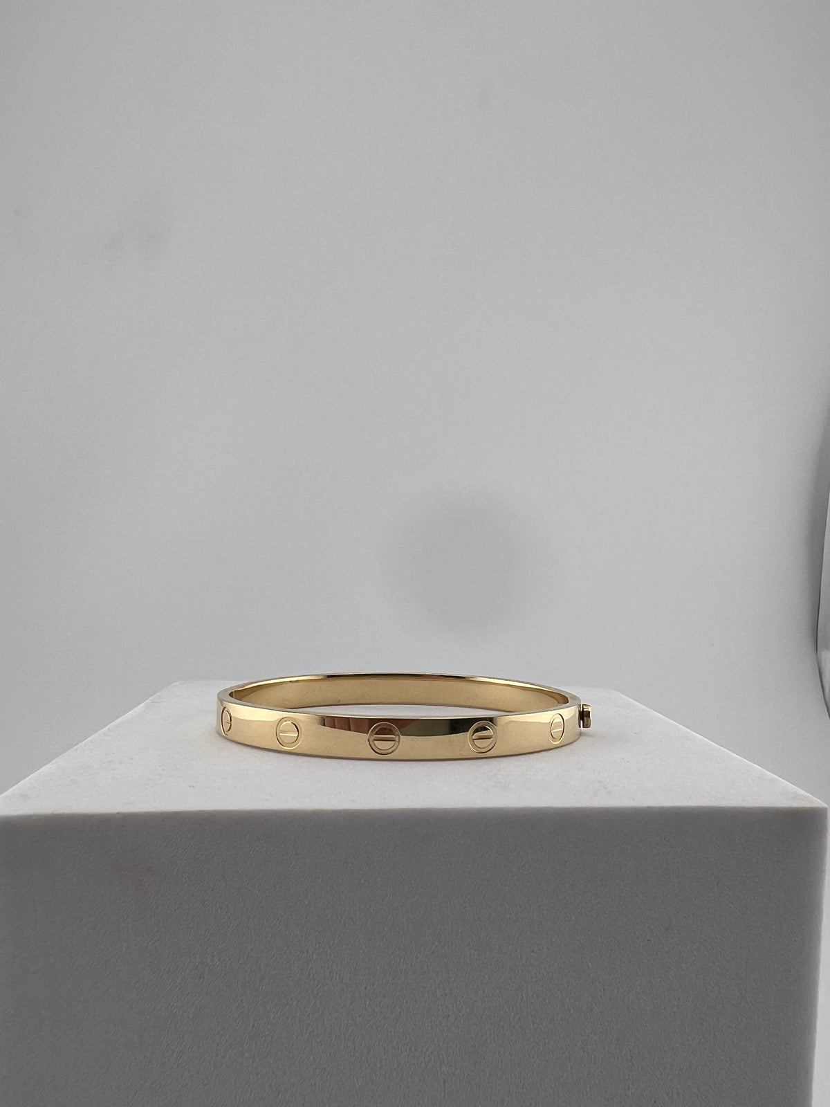 Bangle that opens with a screw, 18k gold, semisolid, regular width - Image 3