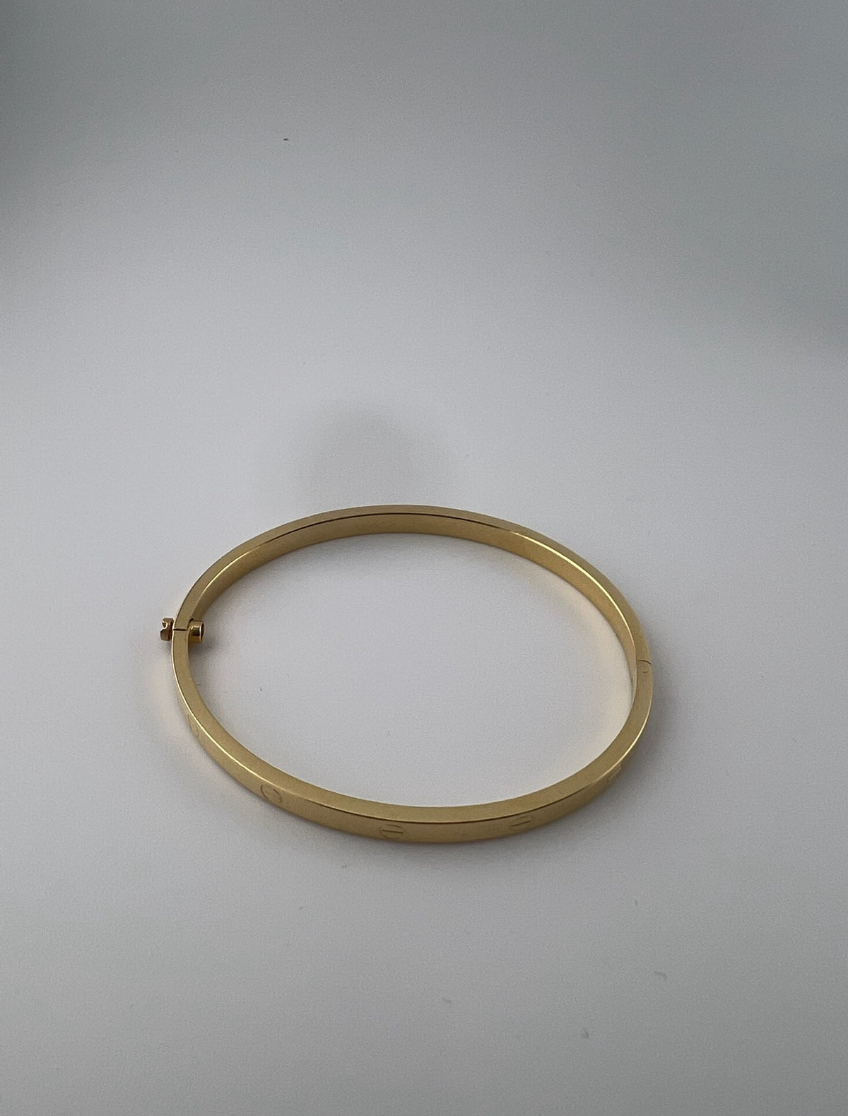 Thin hollow bangle, 18k gold, opens with a screw - Image 4