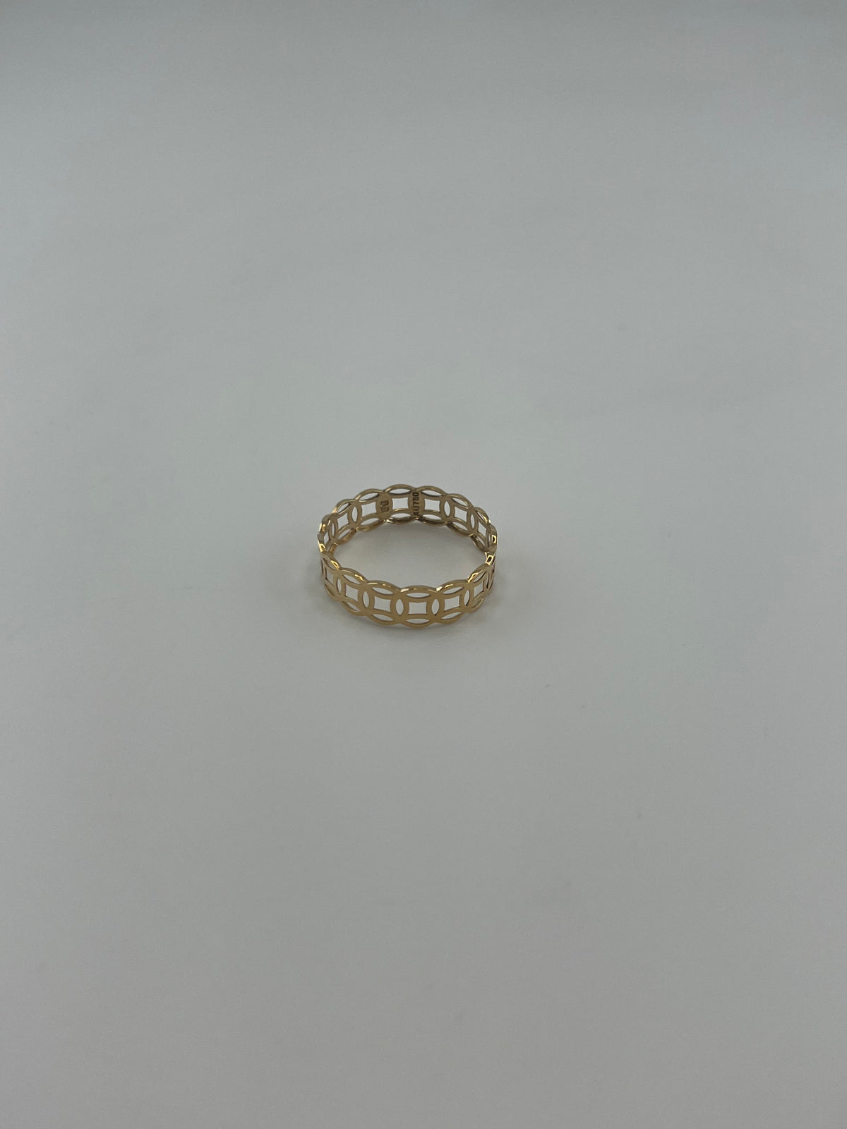 18K Solid Gold Petite Interlocking Circle Lattice Band - Image 1
