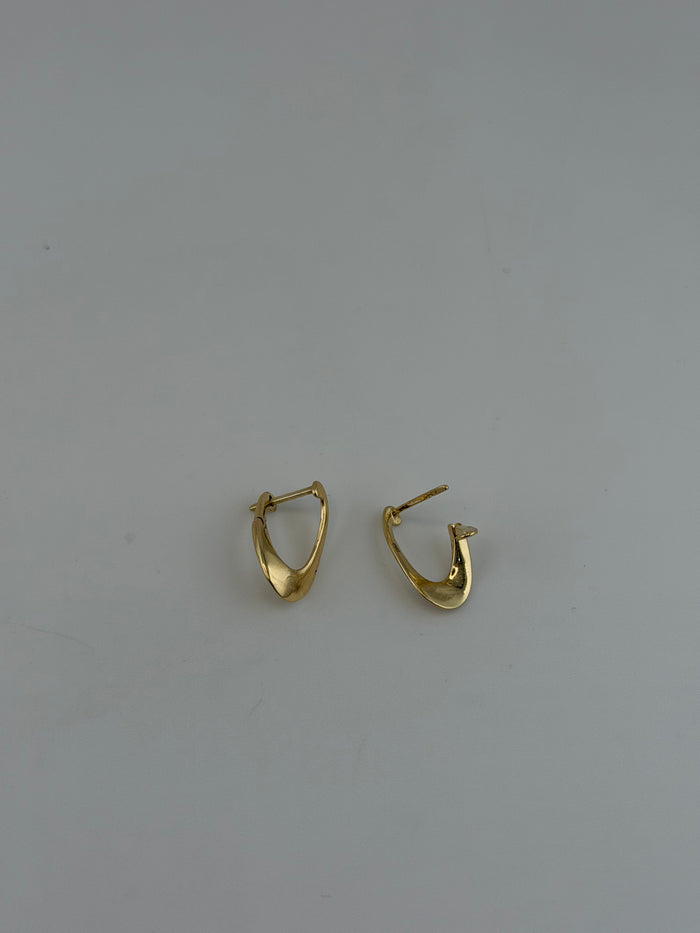 18K Solid Gold Sculpted Wave Huggie Earrings