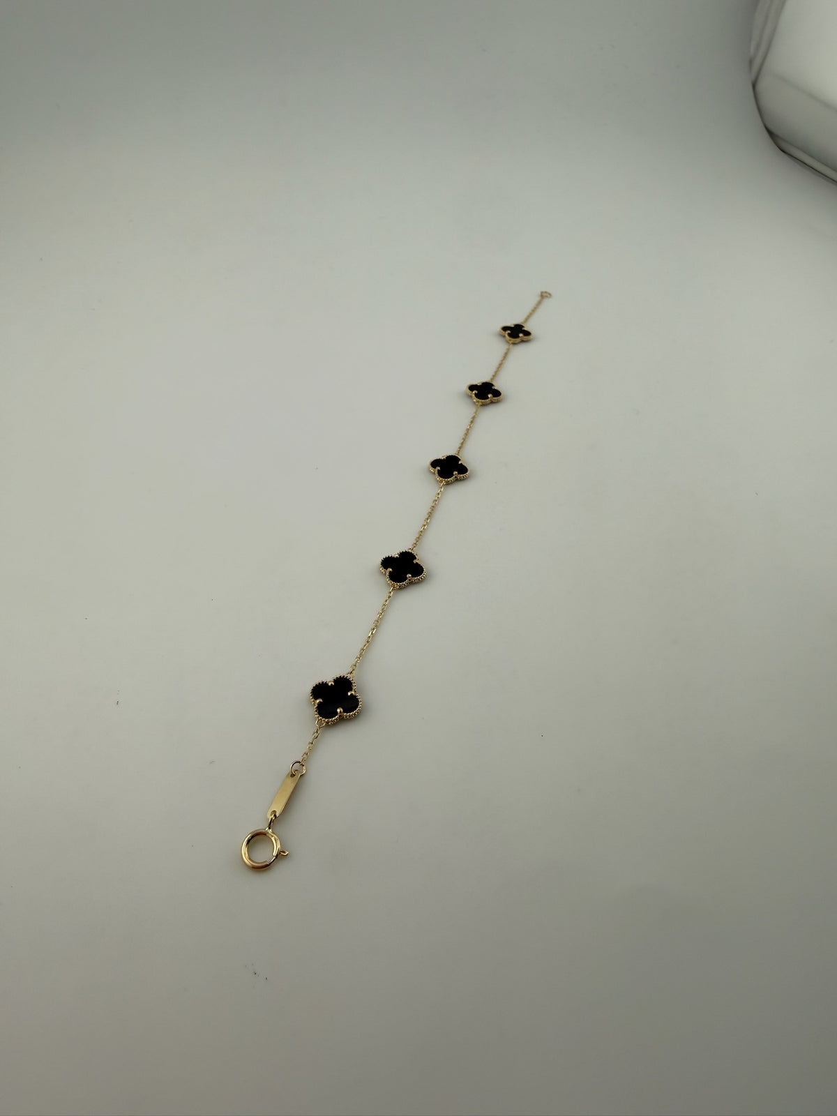 Small 5 clover bracelet solid 18k gold with premium vinyl stones (black) - Image 1