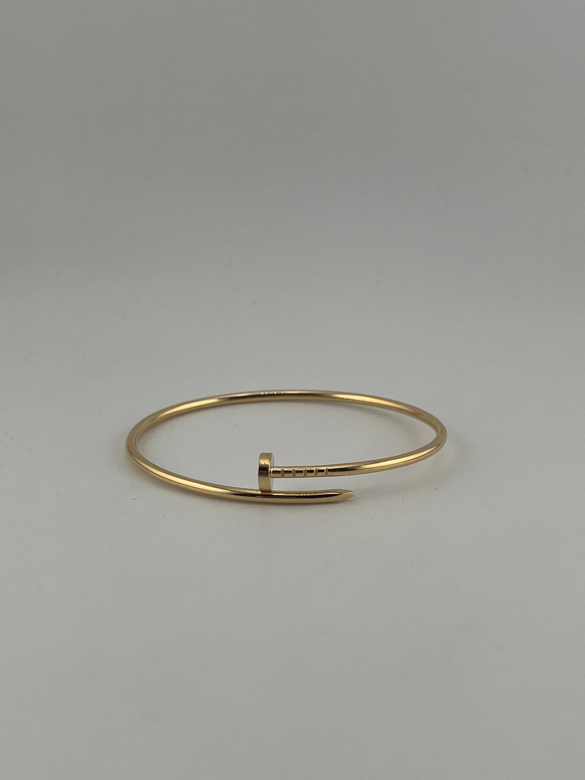 Thin twist nail bangle, semi solid , 18k gold - Image 1