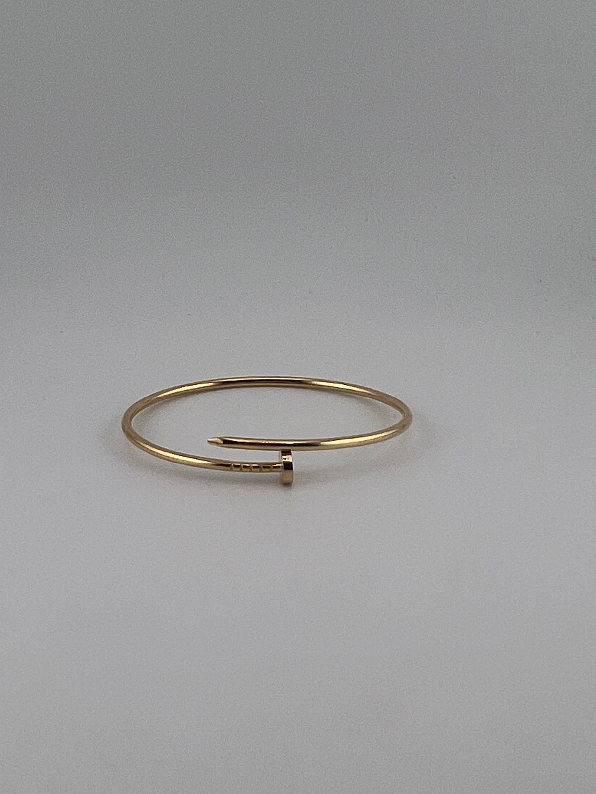 Thin twist nail bangle, semi solid , 18k gold - Image 2