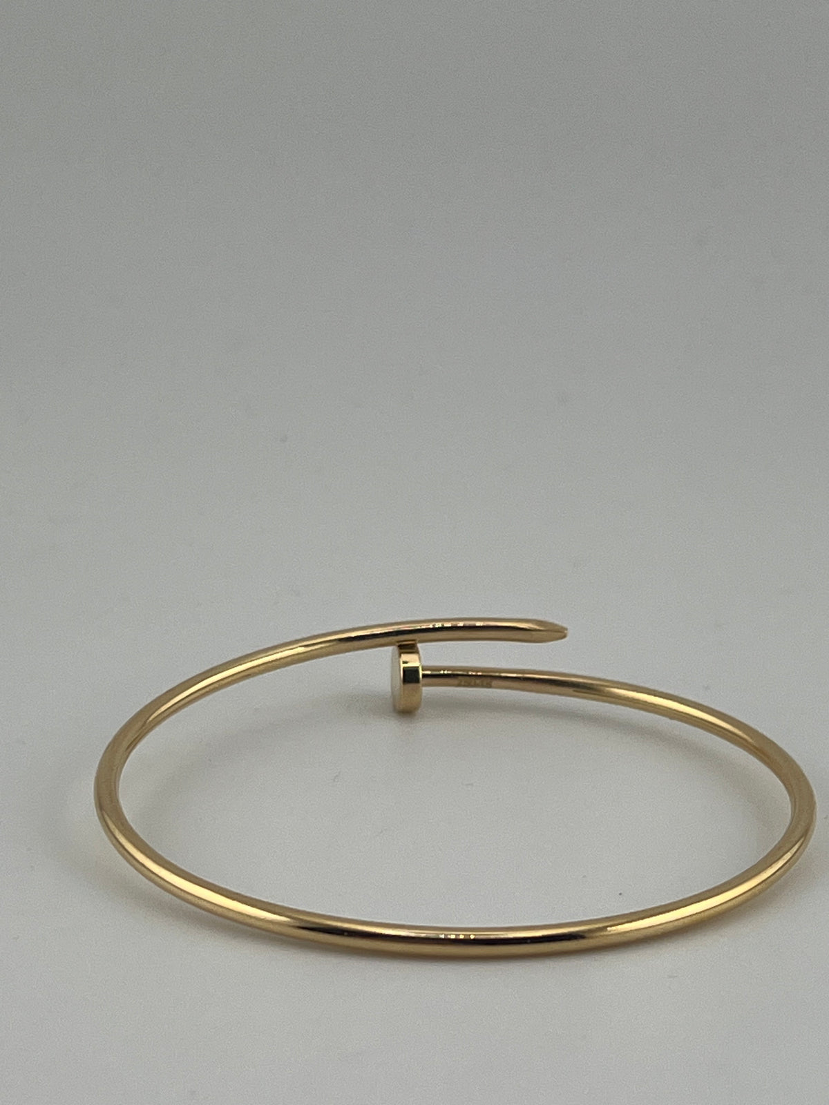 Thin twist nail bangle, semi solid , 18k gold - Image 3