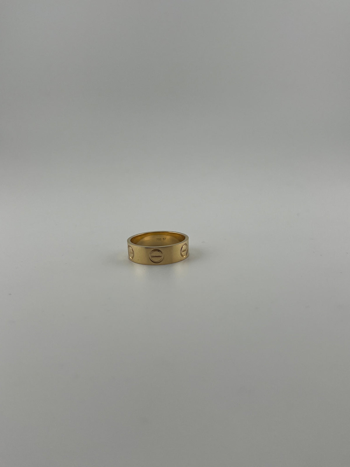 Regular width ring with screw markings, semi solid 18k gold - Image 1