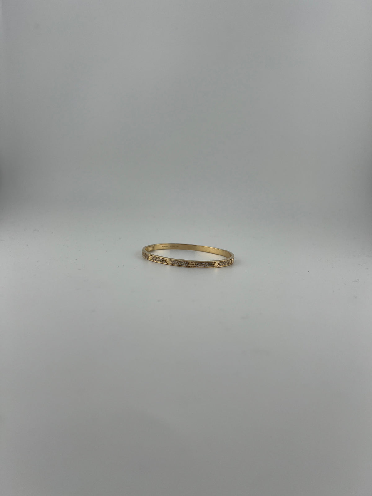 Yellow gold Full-Pave bangle with screws markings - Image 3