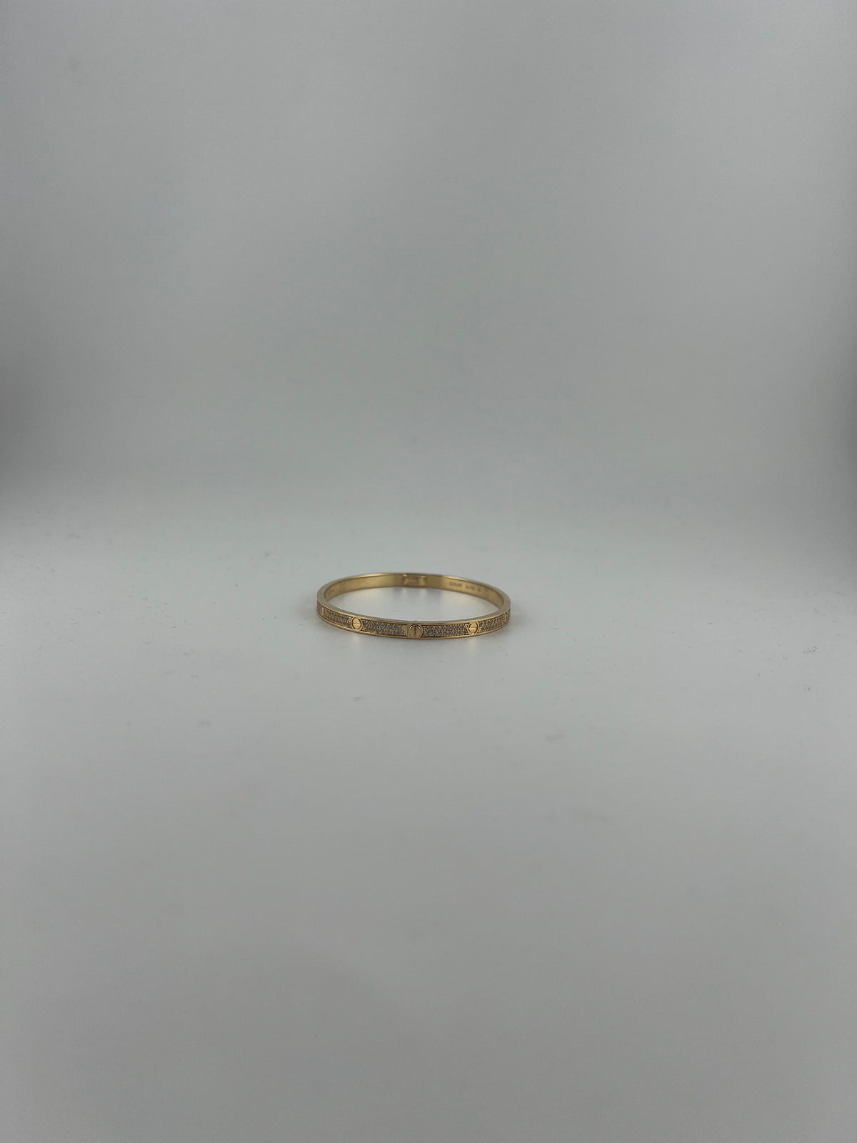 Yellow gold Full-Pave bangle with screws markings - Image 2