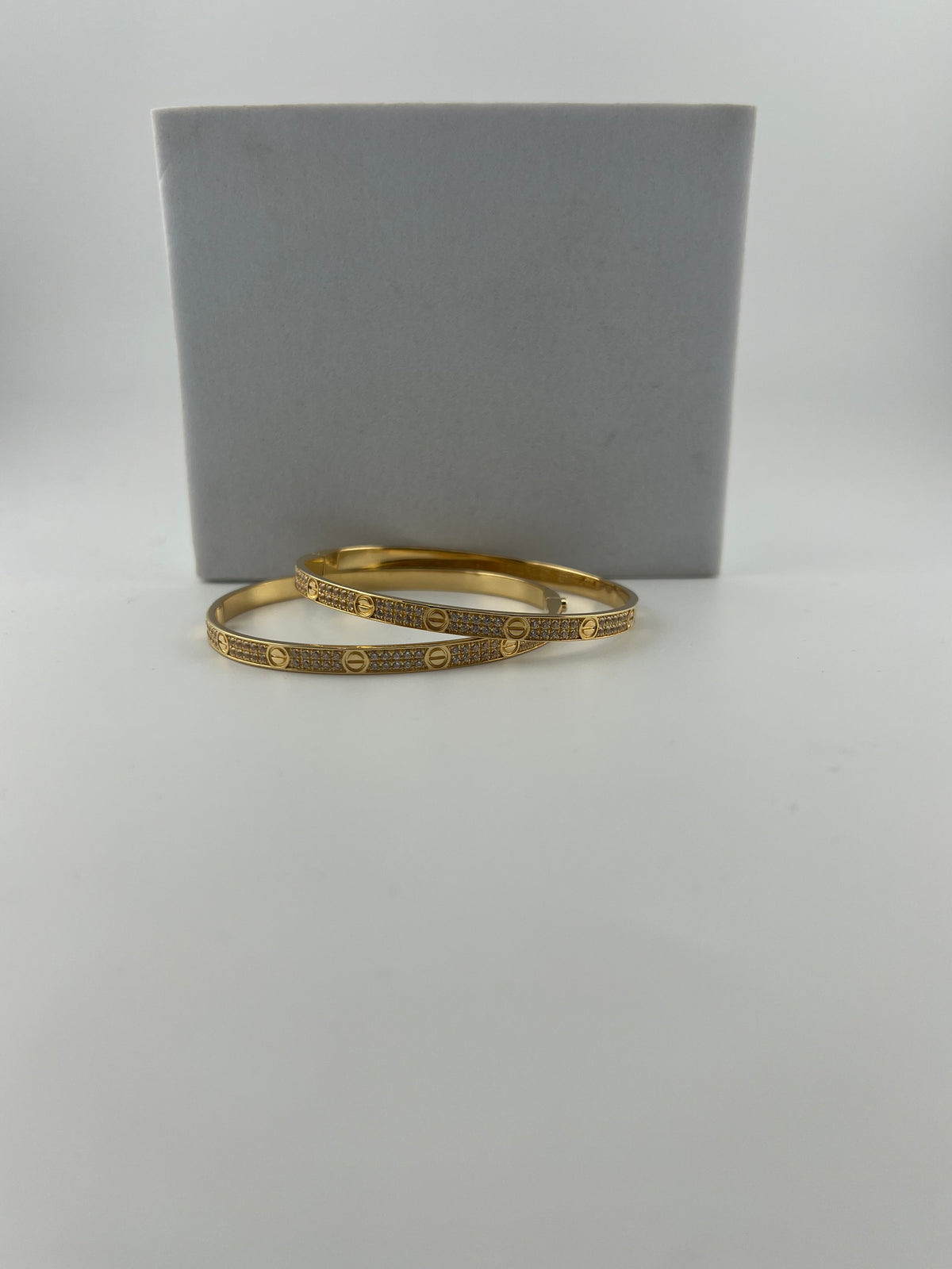 Yellow gold Full-pave 18K gold bangle with screw markings - Image 2