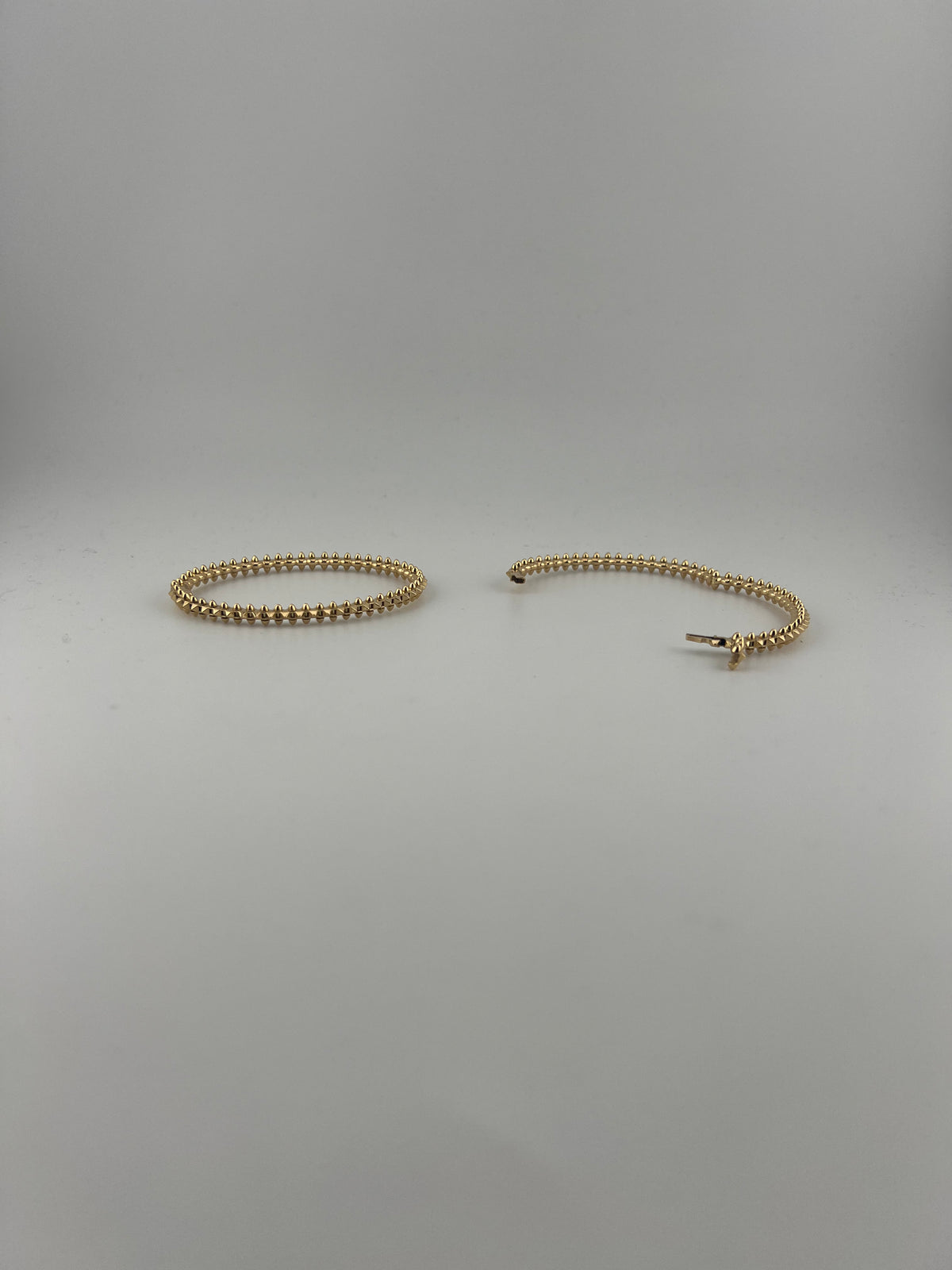 Semi-solid 18k yellow gold bangle with spikes - Image 2