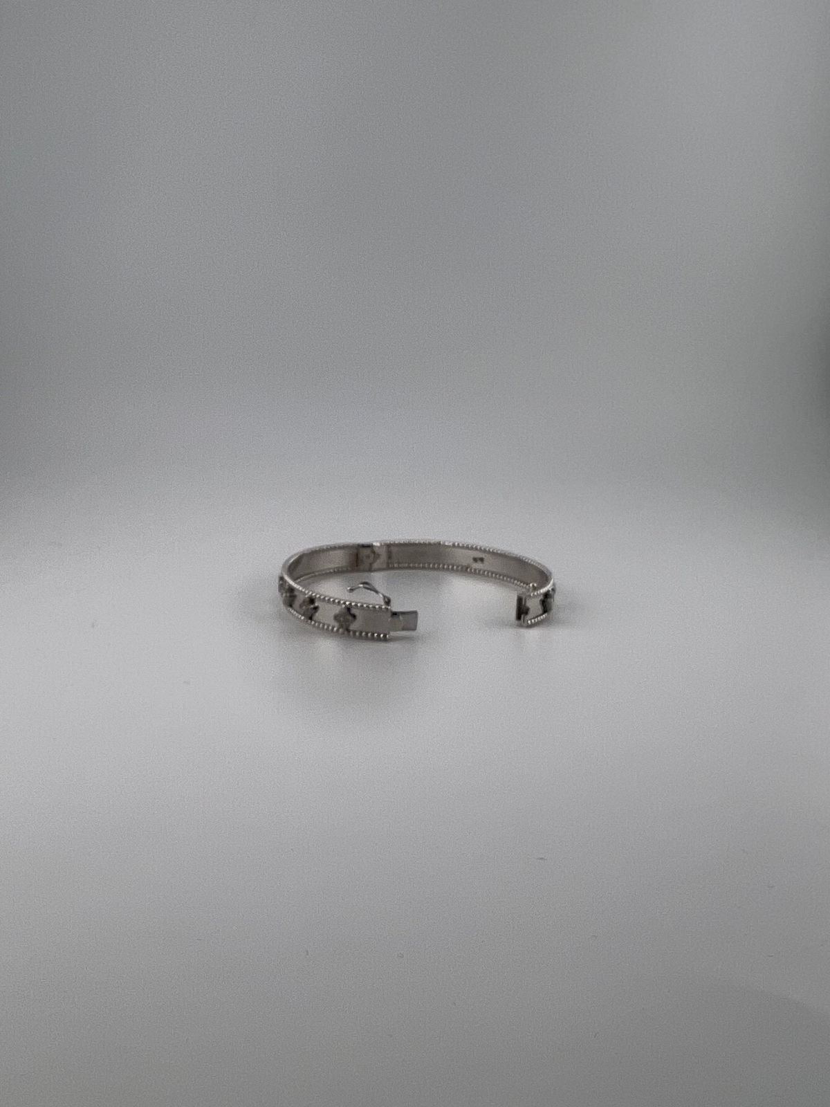 Solid White gold 18k clover bangle with CZ stones - Image 1