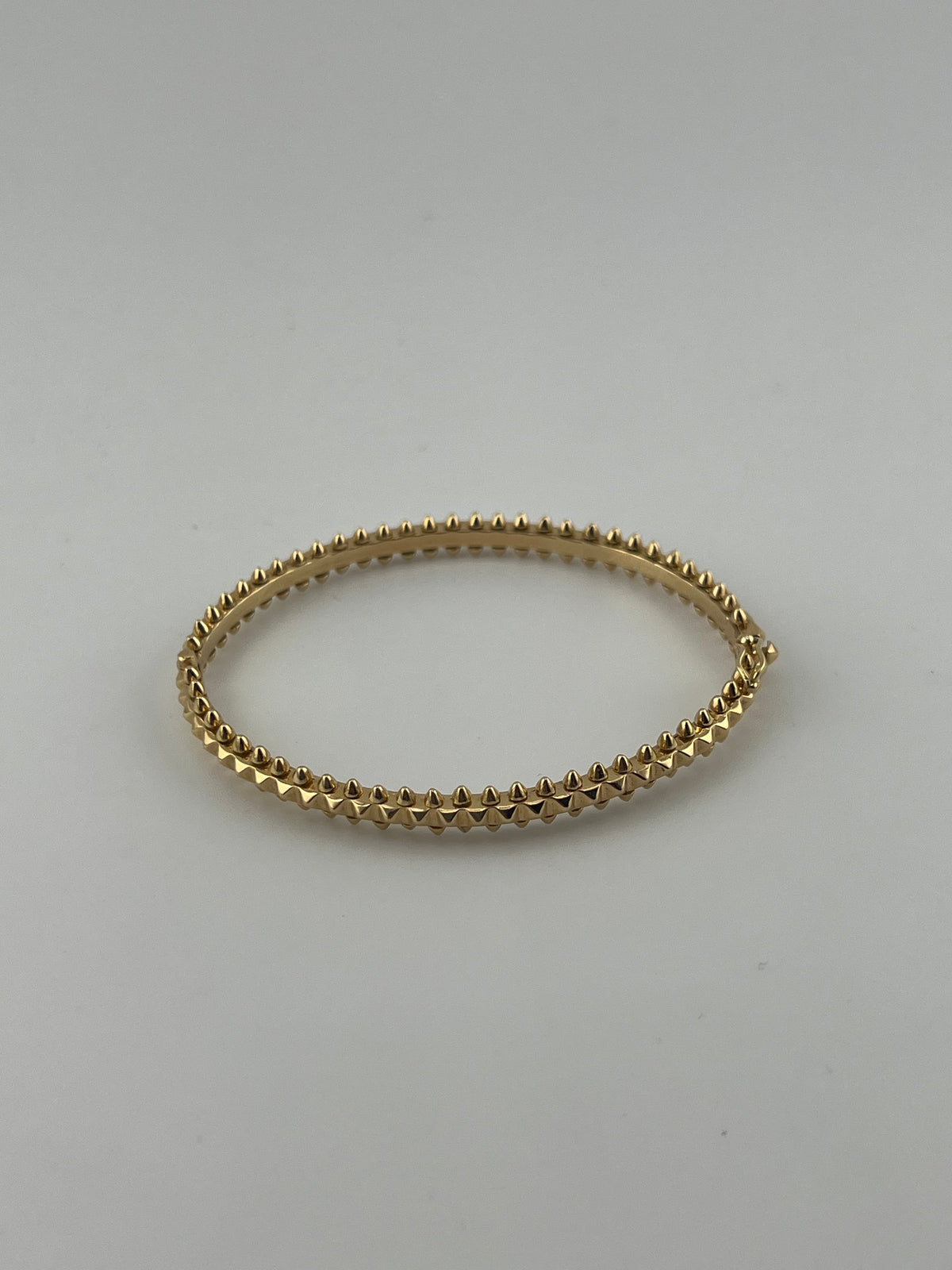 Solid 18k yellow gold bangle with spikes - Image 3