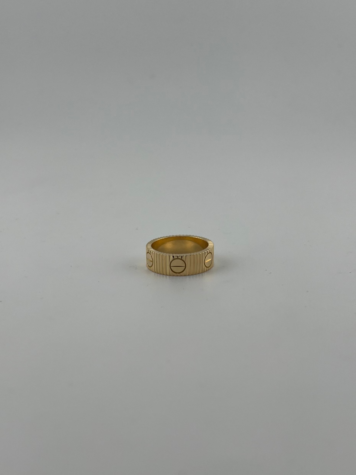 Lined ring with screw markings - Image 1