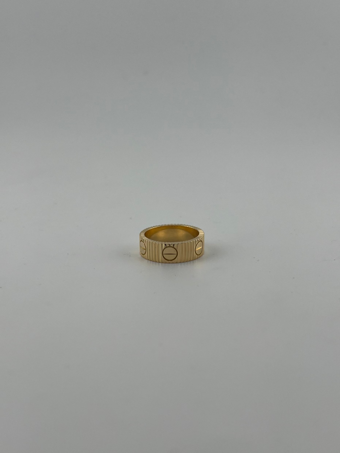 Lined ring with screw markings