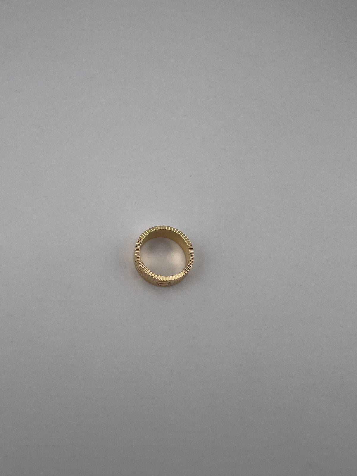 Lined ring with screw markings - Image 2
