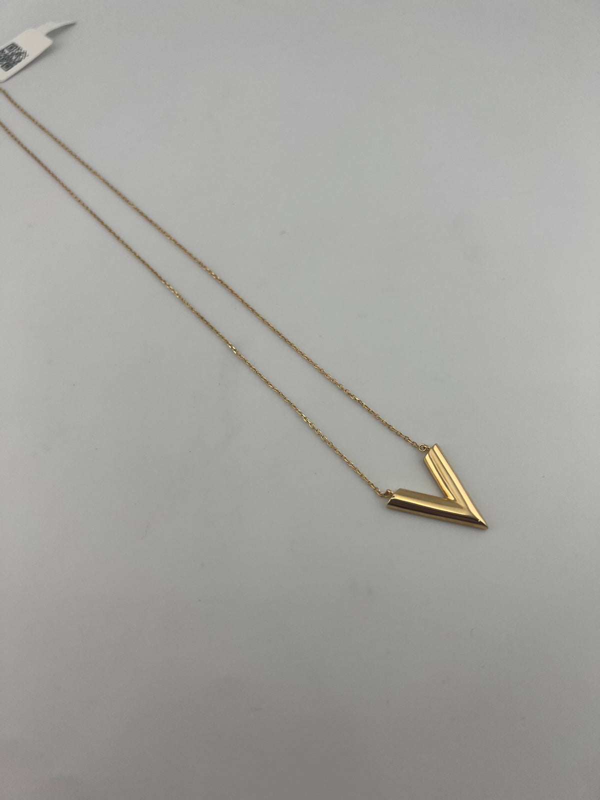18K Solid Gold V Shape Necklace - Image 2