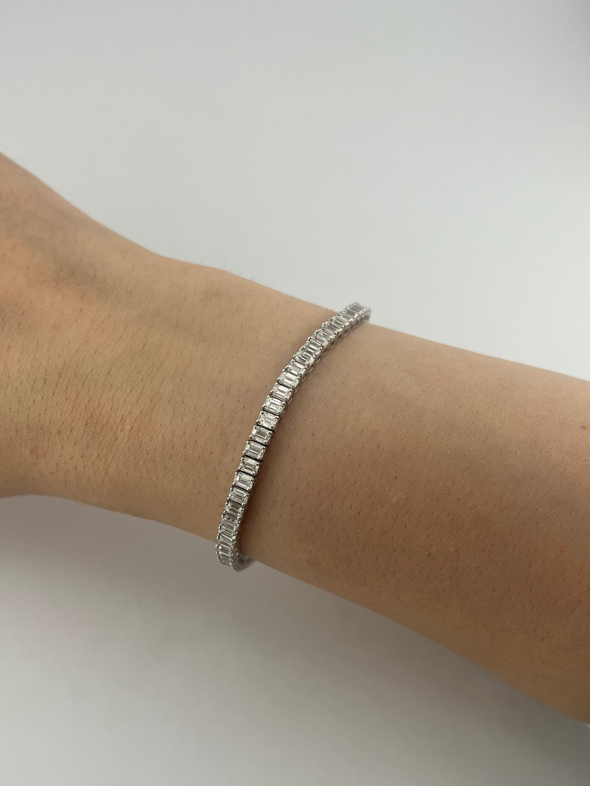8 Carat Emerald Shape Tennis Bracelet, 14K White Gold, Lab Diamond - Image 4
