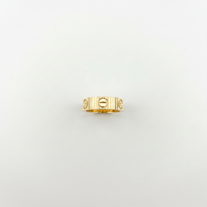 Lined ring with screw markings